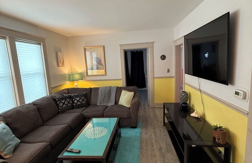 Erie House | Charming 3-bedroom house in Erie with WiFi and AC by Presque Isle and Lake Erie