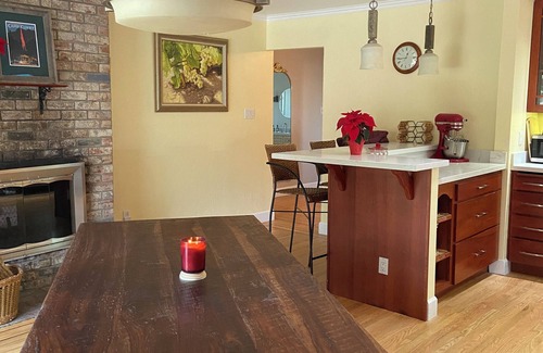 Napa House | Charming 3-bedroom house in the Napa Valley with a Cooks Kitchen. 30 day stay.