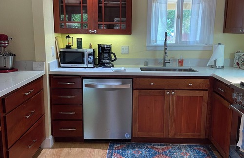 Napa House | Charming 3-bedroom house in the Napa Valley with a Cooks Kitchen. 30 day stay.