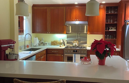 Napa House | Charming 3-bedroom house in the Napa Valley with a Cooks Kitchen. 30 day stay.