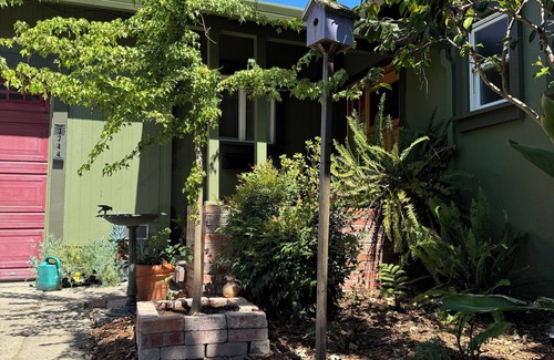 Napa House | Charming 3-bedroom house in the Napa Valley with a Cooks Kitchen. 30 day stay.