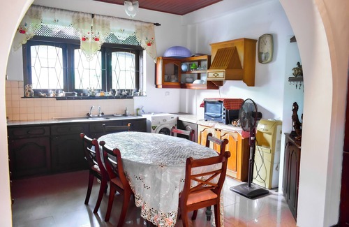Galle House | Charming 3-bedroom house in perfect Galle with WiFi, AC