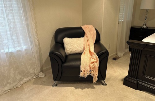 Sterling Hills House | Charming 3-bedroom house in enchanting Aurora with AC, WiFi