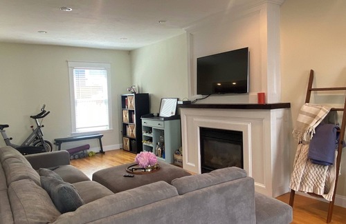 Columbus Park - Andrew Square House | Charming 3-bedroom house with WiFi, AC in South Boston