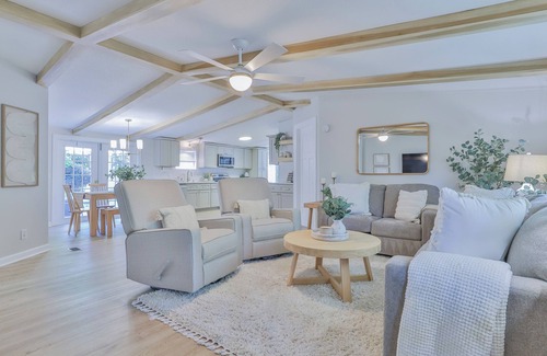 Chapin House | Charming 3-bedroom house near lake in Chapin
