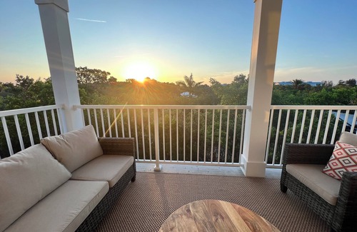 Cortez House | Charming 3-bedroom house on the water in delightful Cortez minutes to the Beach
