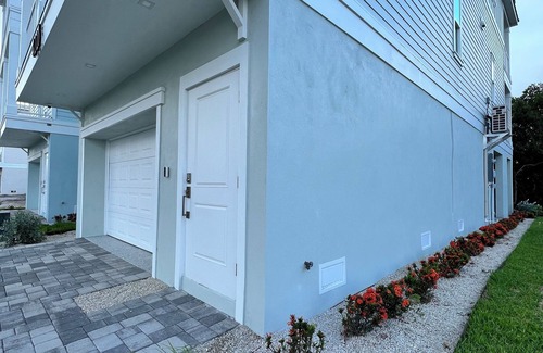 Cortez House | Charming 3-bedroom house on the water in delightful Cortez minutes to the Beach