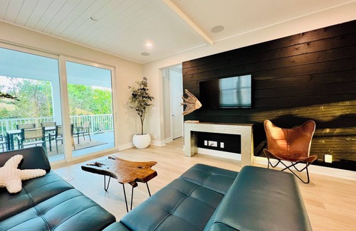 Cortez House | Charming 3-bedroom house on the water in delightful Cortez minutes to the Beach