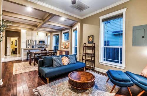 Kessler House | Charming 3-bedroom house with lovely outdoor space in the Bishop Arts district