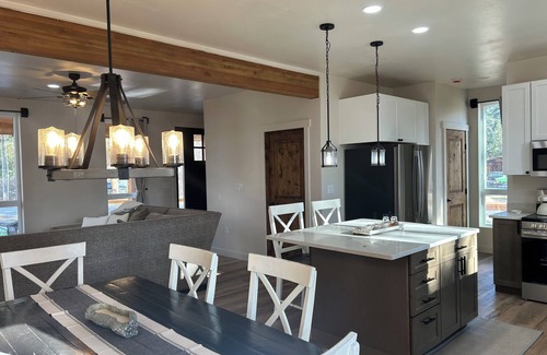 Darby House | Charming 3-bedroom house with WiFi, AC in lovely Darby Montana.