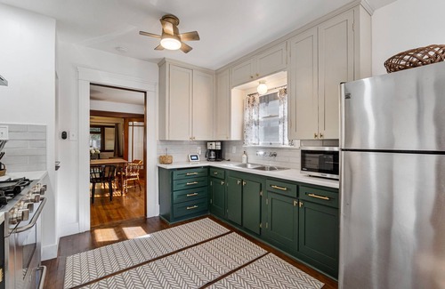 Tower District House | Charming 3-bedroom house with WiFi, AC in fantastic Fresno