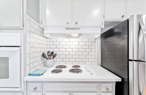 Raisin House | Charming 3-bedroom house with WiFi and AC in awesome Fresno
