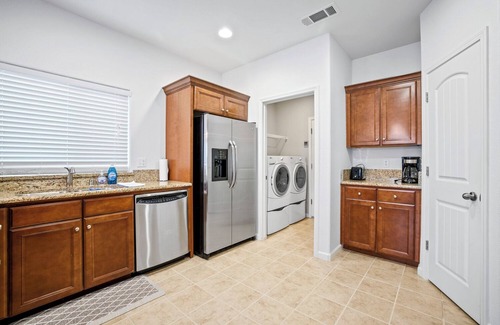 Fresno House | Charming 3-bedroom house in lovely Fresno with WiFi, AC