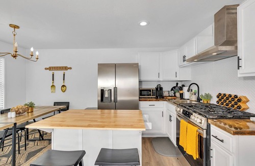 Friant House | Charming 3-bedroom house with WiFi and AC in Friant