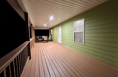 Higdon House | Charming 3-bedroom house With Billiards Room