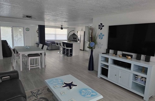 Hudson Beach Estates House | Charming 3-bedroom house in Hudson fl waterfront with WiFi and AC