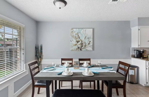 Irving House | Charming 3-bedroom house in Pleasant Irving with AC Near DFW & AT&T Stadium