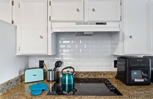 Irving House | Charming 3-bedroom house in Pleasant Irving with AC Near DFW & AT&T Stadium