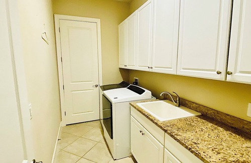 Naples House | Charming 3-bedroom House with Resort Style Amenities in Naples