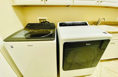 Naples House | Charming 3-bedroom House with Resort Style Amenities in Naples