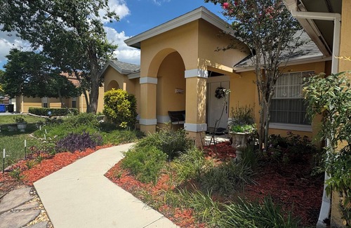 Ocoee House | Charming 3-bedroom house with High Speed Wifi Centrally Located