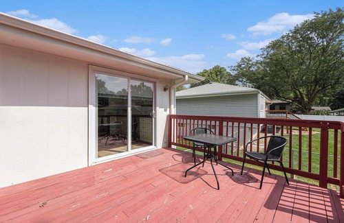 Omaha House | Charming 3-Bedroom House With A King Bed