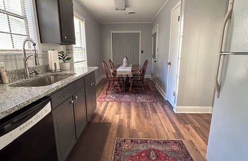 Oxford House | Charming 3-bedroom house with WiFi and AC in welcoming Oxford