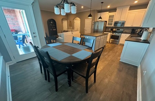 Rogers House | Charming 3-bedroom house conveniently located in Rogers.