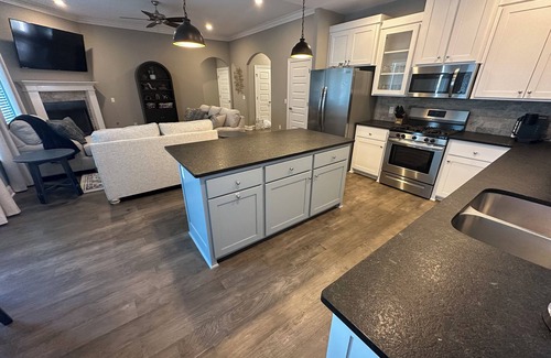 Rogers House | Charming 3-bedroom house conveniently located in Rogers.
