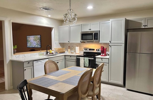 Spring House | Charming 3 bedroom house in Houston with AC,WiFi 18 minIAH Bush-Woodlands