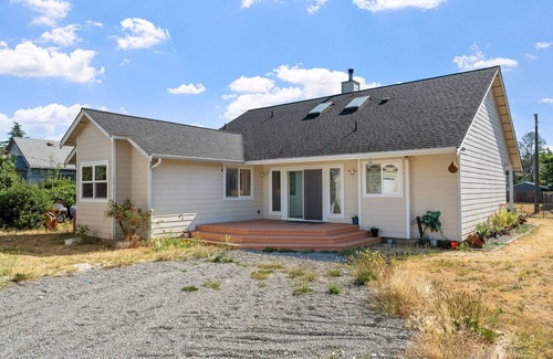 South Tacoma House | Charming 3-bedroom house in Tacoma near Tacoma dome