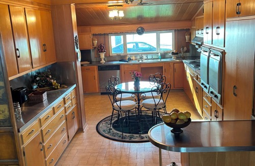 Coldwater House | Charming 3-bedroom lake house with WiFi, AC in Coldwater on Morrison Lake.