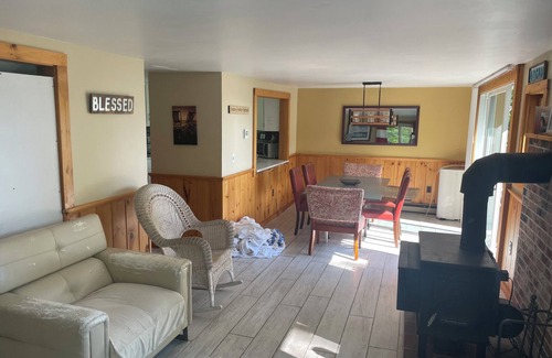Old Orchard Beach House | Charming 3 bedroom lake house on Damariscotta Lake.