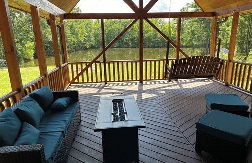 Butner Cabin | Charming 3-Bedroom Log Cabin - Rest & Relaxation