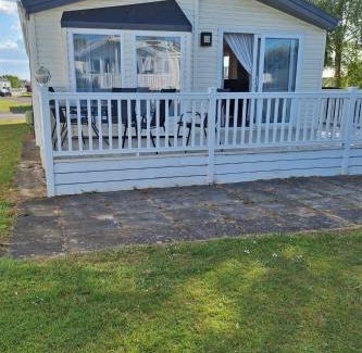 Hunstanton House | Charming 3 Bedroom Lodge Manor Park Hunstanton