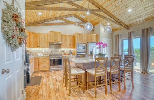 Groveland House | Charming 3-bedroom mountain house in Groveland with AC
