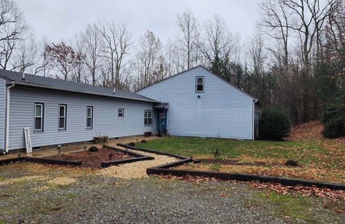 Louisa House | Charming 3-bedroom nestled in the country with WiFi and wooded acres in Louisa