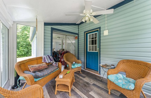 Louisa House | Charming 3-bedroom nestled in the country with WiFi and wooded acres in Louisa
