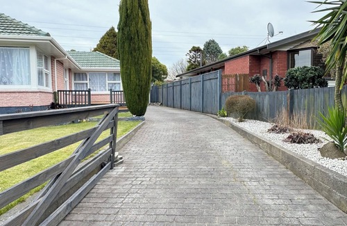 Hornby House | Charming 3-bedroom building in lovely Christchurch with AC, WiFi