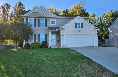 Westwood House | Charming 3-bedroom pet friendly house with fitness room,WiFi in nice Kalamazoo.