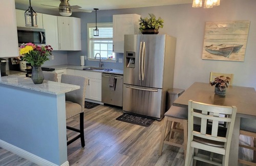 Fletcher House | Charming 3 bedroom pet friendly home!