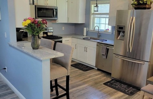 Fletcher House | Charming 3 bedroom pet friendly home!