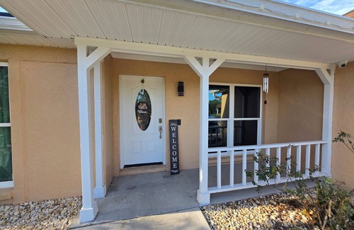 Citrus Park House | Charming 3-bedroom pool house with AC, WiFi in pleasant Tampa