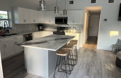 Lake Park House | Charming 3-bedroom pool house in Lake Park Naples with AC and WiFi