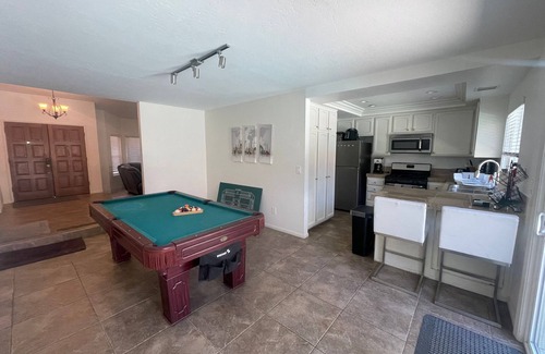 Mira Mesa House | Charming 3-bedroom Private Home with Pool & Hot-tub in sunny San Diego
