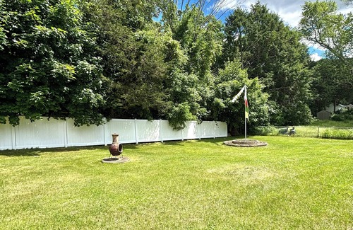 Montville House | Charming 3-bedroom ranch 1 minute from Mohegan Sun.