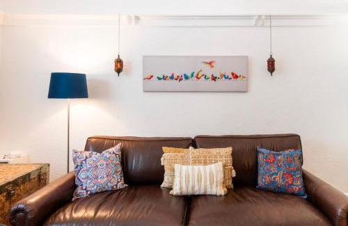 Saint Kilda South Apartment | Charming 3-Bedroom Retreat by St Kilda Gardens