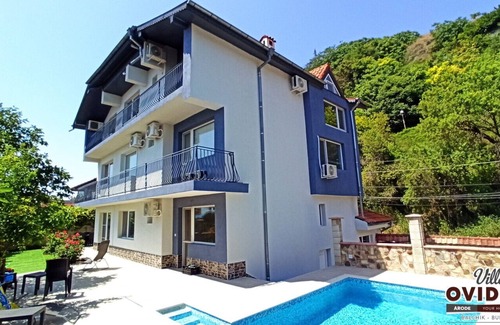 Balchik Apartment | Charming 3-bedroom sea-view apartment in Balchik with pool, AC and fitness room