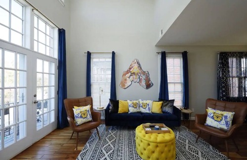 Downtown Greensboro House | Charming 3-bedroom townhome with WiFi and garage in Greensboro
