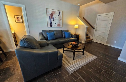 Midlothian House | Charming 3-bedroom townhome with fast WiFi in fabulous Midlothian TX